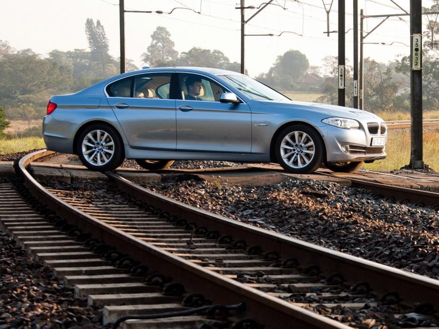  BMW ActiveHybrid 5 2012 года  (ZA) (фото 7 из 16)
